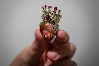 The New York-born rapper wore the ring during his final public appearance at the MTV Video Music Awards on September 4, 1996. Image: ED Jones / AFP