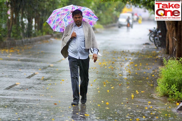 Indian Meteorological Department (IMD) had said, earlier, that monsoon rainfall will make its landfall on June 4, but it has been delayed so far.
Image: Sakib Ali/Hindustan Times via Getty Images