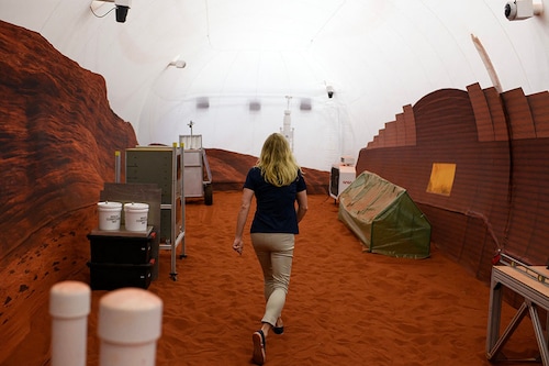 Living on Mars is not something Kelly Haston ever dreamed of as a child. Yet she is about to dedicate an entire year of her life to the Red Planet.
Image: Mark Felix / AFPÂ©