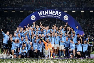 Manchester City"s players pose with the UEFA Champions League trophy after the team"s won the final match against Inter Milan at the Ataturk Olympic Stadium on June 11, 2023 in Istanbul, Turkiye Image by Berk Ozkan/Anadolu Agency via Getty Images