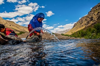 A girl washes dishes on the Indus river flowing towards Pakistan administered Kashmir in Drass, 142 km (88 miles) east of Srinagar, Kashmir, India. Drass, the second coldest place on earth straddles on the Line of Control that divides Kashmir between India and Pakistan. In a region with an altitude-influenced subarctic climate, average low temperatures are around -25 C (-10 F), and as low as -45 C (-10 F) at the height of winter, which lasts from mid-October to mid-May.
Image: Yawar Nazir/ Getty Images