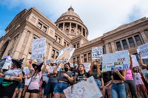 Women are mobilising this year more than ever to defend the right to abortion, which is either non-existent, threatened or challenged in many countries.
Image: Sergio Flores / AFP