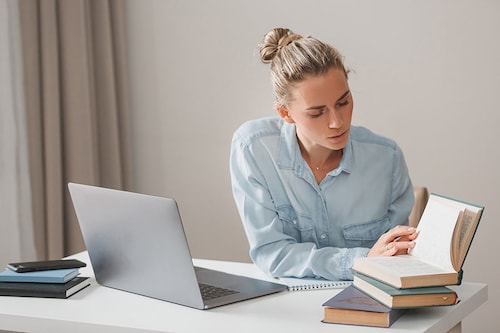 Sensitivity readers are generally freelance editors, often paid by the word or number of pages—and with strict confidentiality clauses, of course—by authors or publishers concerned about the accuracy of their manuscripts.
Image: Shutterstock Sensitivity readers are generally freelance editors, often paid by the word or number of pages—and with strict confidentiality clauses, of course—by authors or publishers concerned about the accuracy of their manuscripts.
Image: Shutterstock