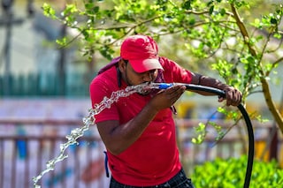 Climate change made record-breaking deadly heatwaves in Bangladesh, India, Laos and Thailand last month at least 30 times more likely, according to a study published on May 17.
Image: Sanjay Kanojia / AFP