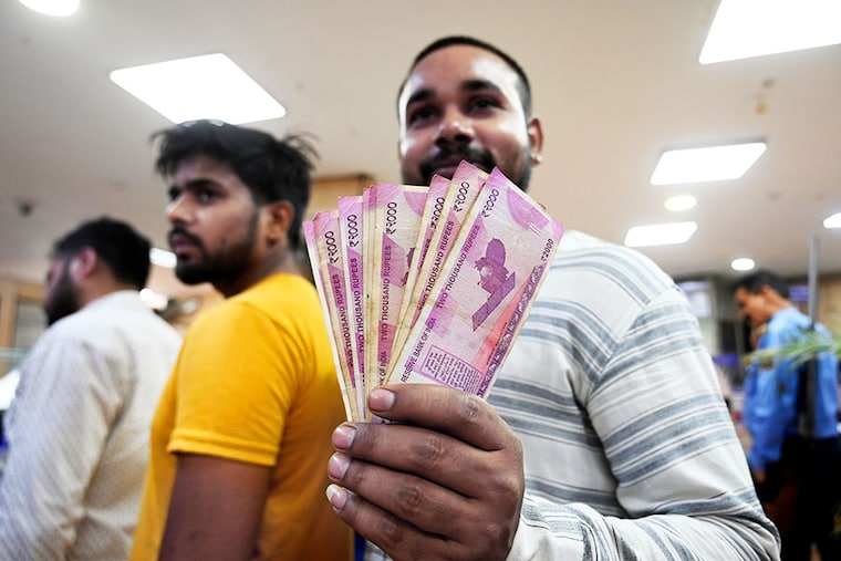 People queue up to deposit Rs2000 currency notes at SBI Bank in Noida, Delhi-NCR on May 23, 2023—on the day that the process of exchanging or depositing the notes was started across the country. The Rs2000 notes were introduced to replenish the shortage of currency during demonetisation.