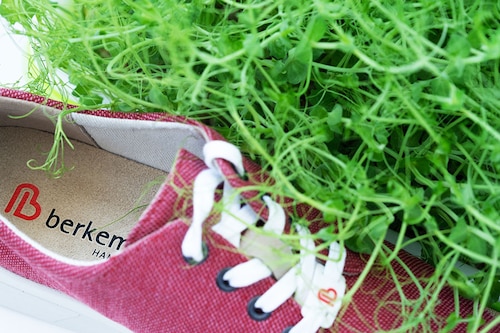 Sneakers are going green thanks to upcycling, a trendy technique that reduces waste and combats overproduction.
Image: Shutterstock Sneakers are going green thanks to upcycling, a trendy technique that reduces waste and combats overproduction.
Image: Shutterstock