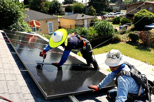 The nonprofit clean energy technologies GRID Alternatives employees install no-cost solar panels are installed on the rooftop of a low-income household on October 19, 2023 in Pomona, California.
Image: Mario Tama/Getty Images The nonprofit clean energy technologies GRID Alternatives employees install no-cost solar panels are installed on the rooftop of a low-income household on October 19, 2023 in Pomona, California.
Image: Mario Tama/Getty Images