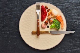 Taking a break for lunch can help workers reduce stress and work more productively. Taking a break for lunch can help workers reduce stress and work more productively. 
Image: Marcin Malicki / Shutterstock