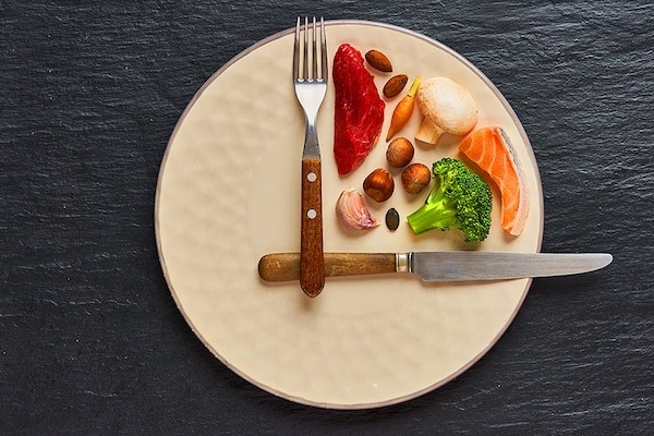 Taking a break for lunch can help workers reduce stress and work more productively. Taking a break for lunch can help workers reduce stress and work more productively. 
Image: Marcin Malicki / Shutterstock