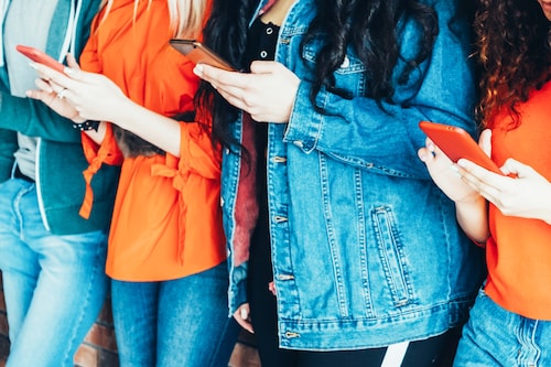 According to the YPulse Social Media Monitor survey, young people prefer to go to Instagram rather than TikTok to keep up with their favorite influencers. Image: Shutterstock