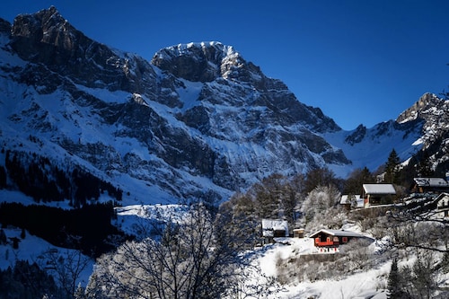 A new assessment of the global "cryosphere"—parts of the Earth covered in ice and snow for at least some of the year—urges upcoming climate talks to commit to keeping warming below 1.5C. Image: Fabrice Coffrini/AFP A new assessment of the global "cryosphere"—parts of the Earth covered in ice and snow for at least some of the year—urges upcoming climate talks to commit to keeping warming below 1.5C. Image: Fabrice Coffrini/AFP