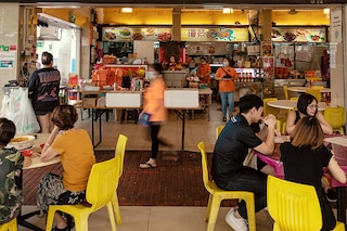 Lunch hour at Keng Eng Kee in Singapore"s Alexandra Village.