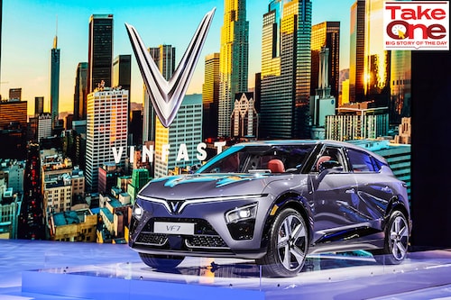 The all-electric Vinfast VF7 is on display at the 2022 Los Angeles Auto Show on November 18, 2022 in Los Angeles, California.
Image: Josh Lefkowitz /Getty Images The all-electric Vinfast VF7 is on display at the 2022 Los Angeles Auto Show on November 18, 2022 in Los Angeles, California.
Image: Josh Lefkowitz /Getty Images