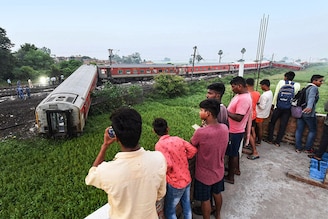 People look at damaged carriages near Raghunathpur railway station some 44 Km from Buxar on October 12, 2023, after an express train derailed late on October 11 in Bihar, India. At least four people have been killed and an unknown number injured, local media reported on October 12.