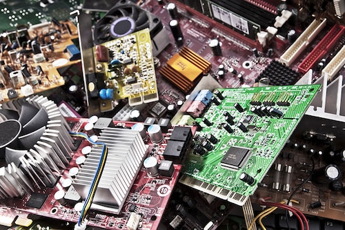 In Europe, 55 percent of electric and electronic waste is recycled, but the global average drops to a little over 17 percent. Image: Shutterstock