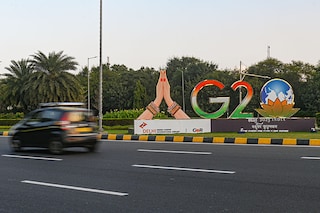 Traffic moves past a model of the G20 logo ahead of the G20 Summit in New Delhi, India on September 5, 2023. Image: Kabir Jhangiani/NurPhoto via Getty Images