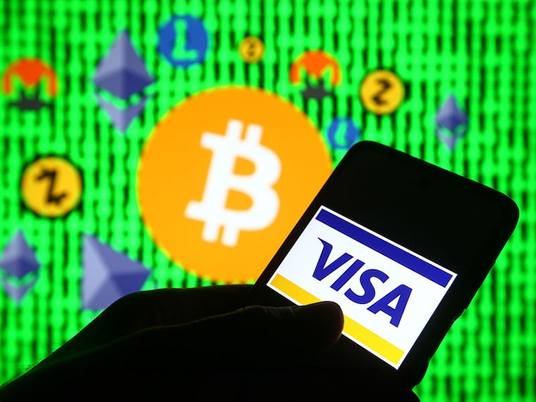 Two years ago, Venice imposed a ban on massive cruise ships, from which thousands of day-trippers emerge daily, rerouting them to a more distant industrial port. Image: Photography Marco Bertorello / AFP