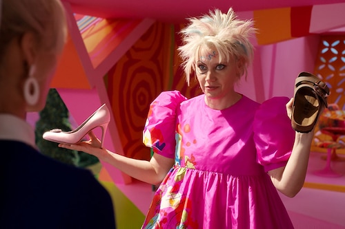 (L-R) Margot Robbie as Barbie and Kate McKinnon as Barbie in Warner Bros. Pictures’ “BARBIEâ€. Image: Courtesy of Warner Bros. Pictures.