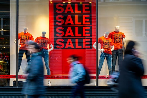 And in this digital age, where Flash Sales sing their siren songs, we need tools to help us remain focused: app blockers and "Do Not Disturb" functions.
Image: Shutterstock And in this digital age, where Flash Sales sing their siren songs, we need tools to help us remain focused: app blockers and "Do Not Disturb" functions.
Image: Shutterstock