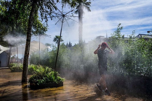 Extreme heat and sea levels are typically monitored and studied individually but researchers from Hong Kong Polytechnic University found they were occurring simultaneously—a phenomenon that could multiply fivefold by mid-century.
Image: Dimitar Dilkoff / AFPÂ©