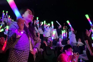 Chinese Swifties fans pack cinemas for "Eras Tour" movie
Image: Glenda Kwek / AFPTV / AFPÂ©