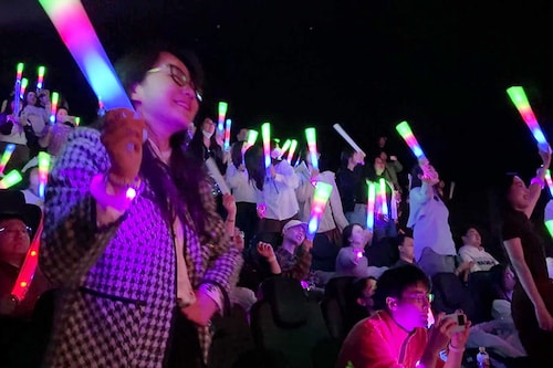 Chinese Swifties fans pack cinemas for "Eras Tour" movie
Image: Glenda Kwek / AFPTV / AFPÂ©