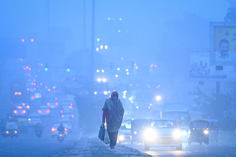 Commuters wading through early morning breeze and foggy weather at Kirti Nagar on January 9, 2024 in New Delhi, India. Delhi and its adjoining areas woke up to a cold and foggy morning on Tuesday, and the national capital"s minimum temperature dropped to 6 degrees Celsius.