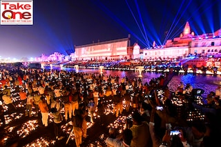 People lighting earthen lamps at Ram ki Paidi during Diya Deepotsav (Diwali celebrations) on November 11, 2023 in Ayodhya, India
Image: Deepak Gupta/Hindustan Times via Getty Images