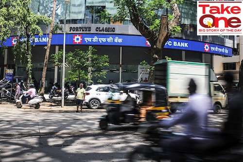 The HDFC Bank reported a year-on-year 24 percent growth in net interest income at Rs284.7 billion and net profit of Rs163.8 billion, up 34 percent, but based on successive quarters, both income and profit grew just 3.8 and 2 percent respectively.
Image: Dhiraj Singh/Bloomberg via Getty Images The HDFC Bank reported a year-on-year 24 percent growth in net interest income at Rs284.7 billion and net profit of Rs163.8 billion, up 34 percent, but based on successive quarters, both income and profit grew just 3.8 and 2 percent respectively.
Image: Dhiraj Singh/Bloomberg via Getty Images