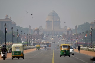 Heavy air pollution is pictured around Rashtrapati Bhavan and government buildings in New Delhi.
Image: Sajjad Hussain / AFPÂ©