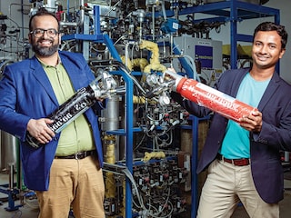 Rochan Sinha (left) and Prasanta Sarkar, co-founders at Newtrace Energy
Image: Nishant Ratnakar for Forbes India