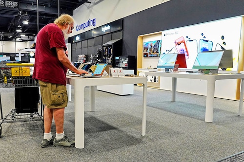 A customer looks at Apple computers on display in an electronics store in Miami, Florida.
Image: Joe Raedle/Getty Images A customer looks at Apple computers on display in an electronics store in Miami, Florida.
Image: Joe Raedle/Getty Images