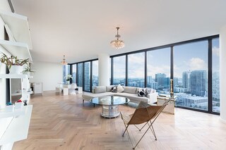 As per the latest luxury real estate report by India Sotheby International Realty, there has been a noticeable increase in both the total sales value and the number of luxury housing units sold in Mumbai.
Image: Shutterstock