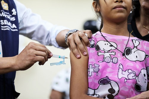 Global childhood vaccination levels have stalled, leaving millions more children un- or under-vaccinated than before the pandemic. 
Image: Michael Dantas / AFP© Global childhood vaccination levels have stalled, leaving millions more children un- or under-vaccinated than before the pandemic. 
Image: Michael Dantas / AFP©