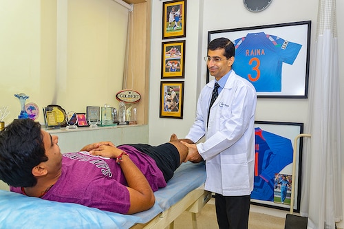 Dr Dinshaw Pardiwala is treating a patient at the Department of Sports Medicine at Mumbai’s Kokilaben Dhirubhai Ambani Hospital.
Image: Courtesy Kokilaben Dhirubhai Ambani Hospital, Mumbai Dr Dinshaw Pardiwala is treating a patient at the Department of Sports Medicine at Mumbai’s Kokilaben Dhirubhai Ambani Hospital.
Image: Courtesy Kokilaben Dhirubhai Ambani Hospital, Mumbai