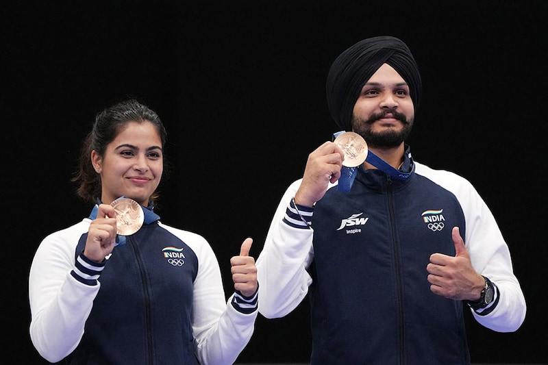 Bronze medallists for the 10m Air Pistol Mixed Team, Manu Bhaker and Sarabjot Singh (R) of India, pose with their medals at Chateauroux Shooting Centre, Deols, France on July 30, 2024.