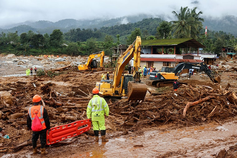 Rescuers hold a stretcher as the search for survivors continues after several landslides hit the hills in Wayanad district, in the southern state of Kerala, India, July 31, 2024.