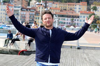 The British chef Jamie Oliver is the world"s 2nd most popular chef in terms of annual Google searches.
Image: Valery Hache / AFPÂ©