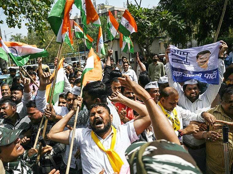 Aam Aadmi Party (AAP) workers shout slogans during a protest near Prime Minister Narendra Modi"s residence in New Delhi on March 26, 2024, after AAP chief and Delhi Chief Minister Arvind Kejriwal"s arrest in connection with a long-running corruption probe.