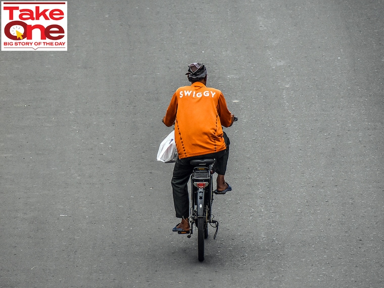 A Swiggy food delivery boy is delivering food on a bicycle in Kolkata, India. 
Image: Debarchan Chatterjee/NurPhoto via Getty Images