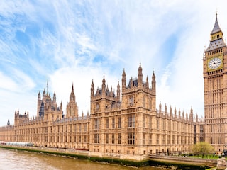 Plans to develop the UK"s biggest heat network to provide decarbonized heat would see pipes designed to carry excess heat taken from various sources to power hot water and central heating systems in the Westminster area of central London, where parliament is located. 
Image: Richie Chan / Shutterstock