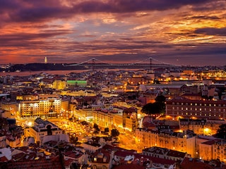 Heavy air traffic goes hand in hand with growing tourism in Lisbon and Portugal in general. Image: Shutterstock