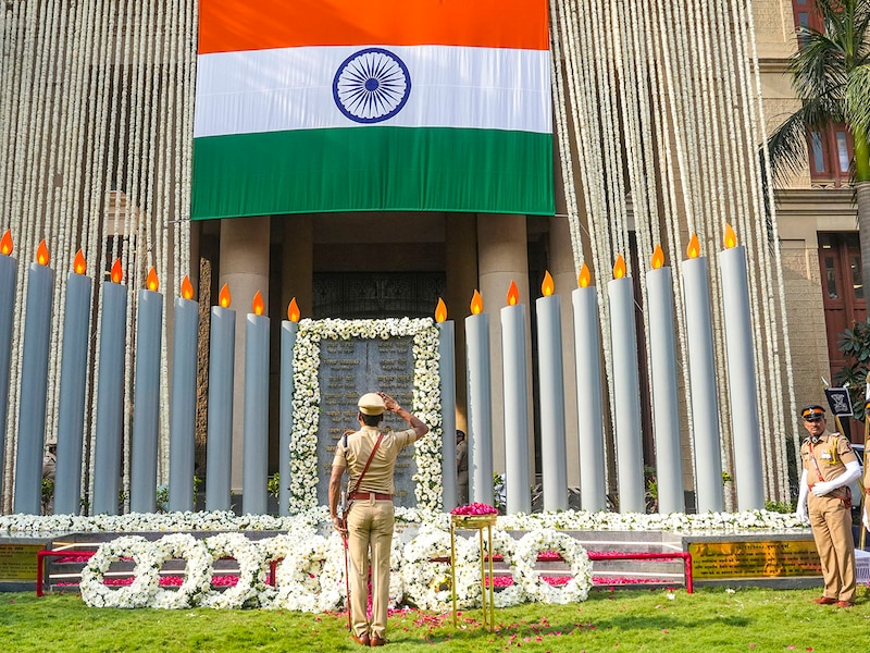 A Mumbai Police personnel pays tribute to martyrs of the 2008 Mumbai terror attacks, on the anniversary of the gruesome incident, at CP office in Mumbai, Tuesday, Nov. 26, 2024.