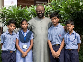 Shiv Nadar with primary school students supported by the Shiv Nadar foundation.
Image: Udit Kulshrestha for Forbes India