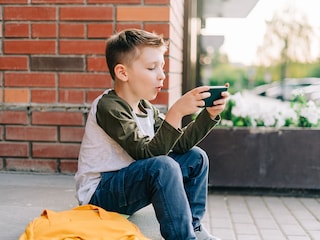 Australia on Thursday passed a landmark law banning children under 16 from social media, and threatening stiff fines against companies that fail to comply.
Image: Shutterstock