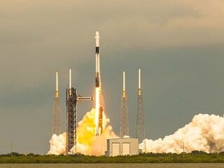 A SpaceX Falcon 9 rocket lifts off from launch pad 40 at the Cape Canaveral Space Force Station in Florida, carrying astronaut Nick Hague (NASA) and Alexander Gorbunov (Roscosmos) to the International Space Station. The Crew 9 rotation mission also brings back astronauts Suni Williams and Butch Willmore next February.
Image: Manuel Mazzanti/NurPhoto via Getty Images