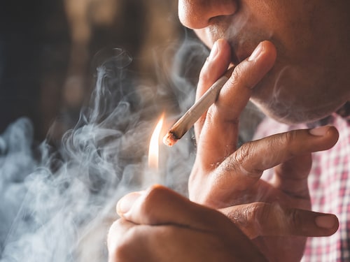 Smoking is responsible for roughly 85 percent of all cases of lung cancer, the deadliest cancer worldwide, according to the World Health Organization. 
Image: Shutterstock Smoking is responsible for roughly 85 percent of all cases of lung cancer, the deadliest cancer worldwide, according to the World Health Organization. 
Image: Shutterstock