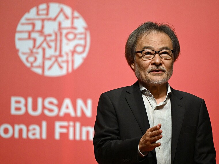 Japanese film director Kiyoshi Kurosawa gestures as he poses for photos during a press conference for the Gala Presentation "Cloud", "Serpent"s Path (2024)" 
Image: Jung Yeon-je / AFPÂ©