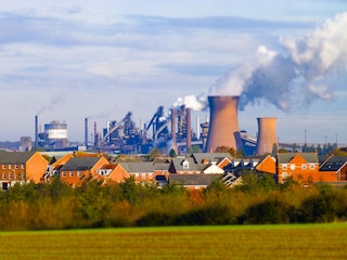 A view of the Tata Steelworks in Scunthorpe, UK. The largest steel making plant in the UK and apparently the largest industrial site in the UK too. Once called British Steel, then Corus and now part of the Tata brand.
Image: Paul Simpson/Getty Images