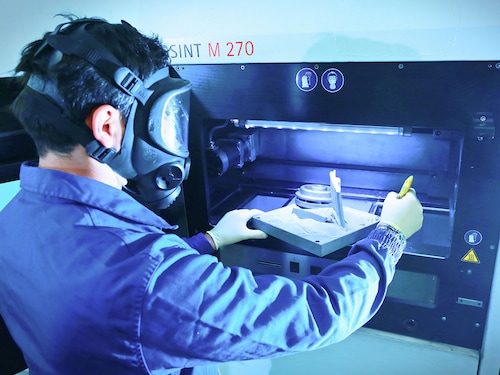 Engineer working on metal 3d printer. 
Image: Shutterstock